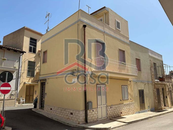 Casa quadrilocale in vendita in Via Carlo Goldoni, Centro, Ispica