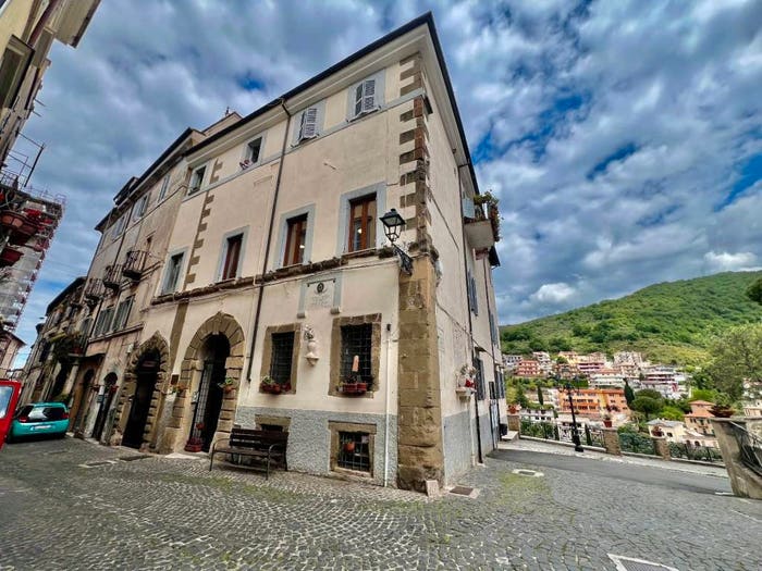 Appartamento trilocale in vendita in Poli