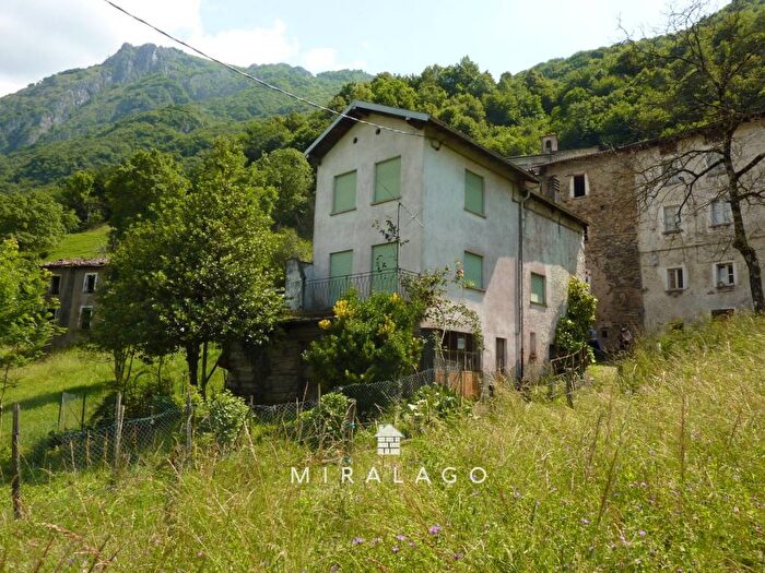 Casa con 5 locali in vendita in Frazione Pennaso, Bellano