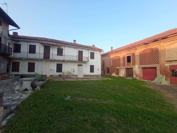 Casa con 6 locali in vendita in Via San Pietro, Centro, Portacomaro