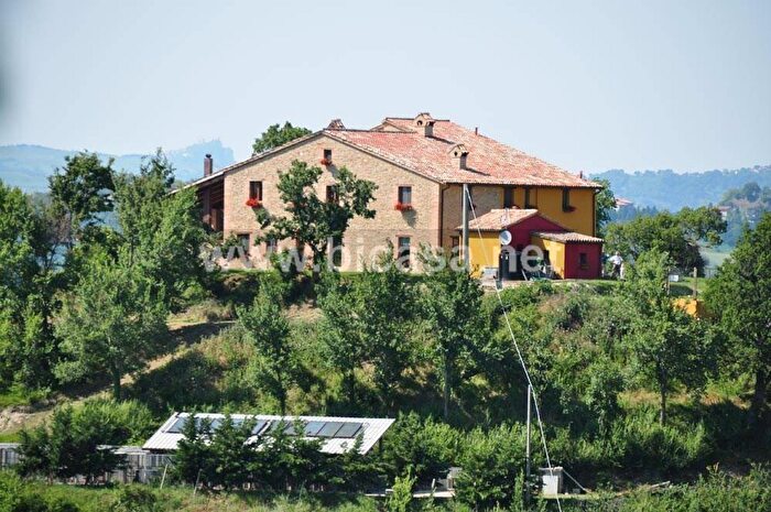 Casa con 6 locali in vendita in STRADA PROVINCIALE, Urbino