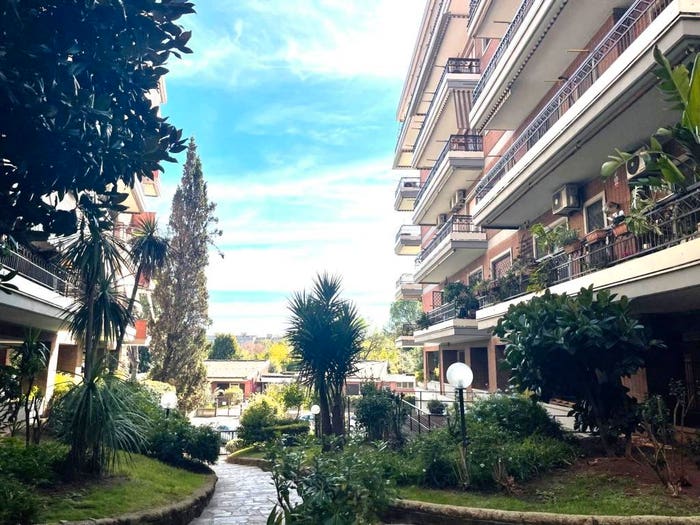 Appartamento con 6 locali in vendita in Piazzale Roberto Ardigò, Ardeatino Montagnola, Roma