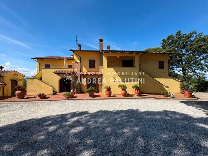 Casa con 6 locali in vendita in Palaia