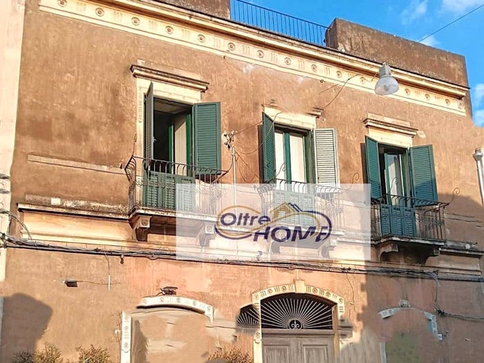 Casa con 6 locali in vendita in Via Marchese di Sangiuliano, Centro Storico, Acireale