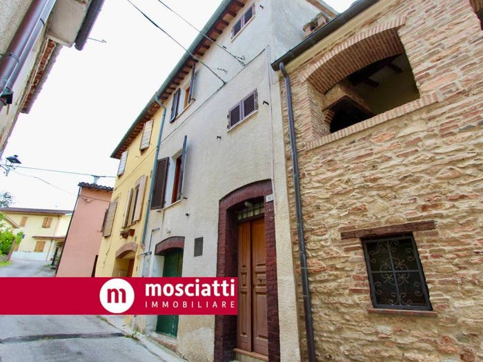 Casa con 5 locali in vendita in Via Piane, Matelica