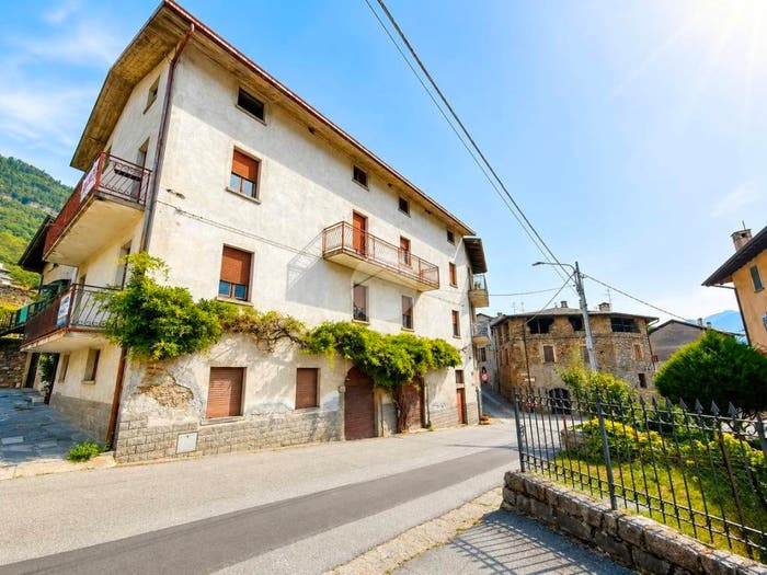 Casa con 6 locali in vendita in Via Stazione, Centro, Tresivio