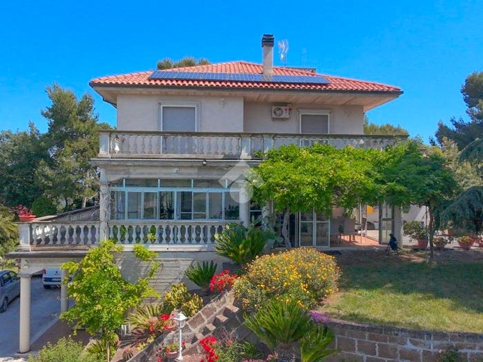 Casa con 6 locali in vendita in Contrada Magazzini, Ripatransone