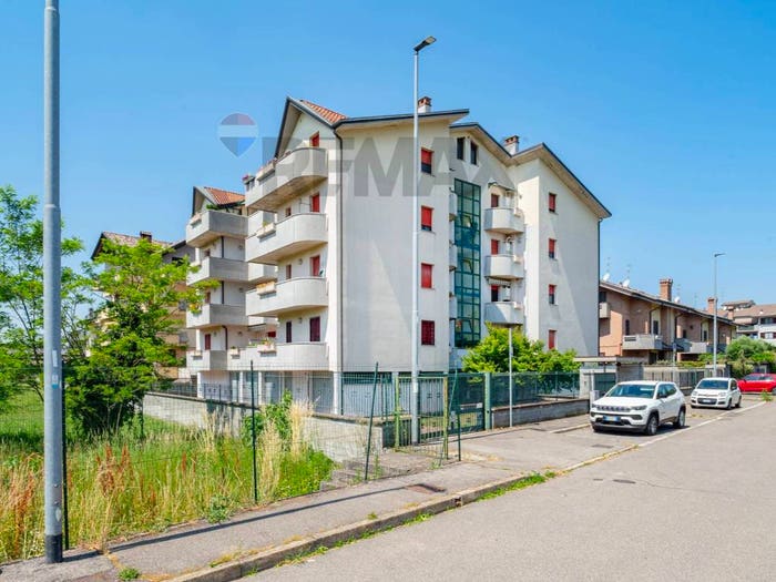 Appartamento trilocale in vendita in Pogliano Milanese