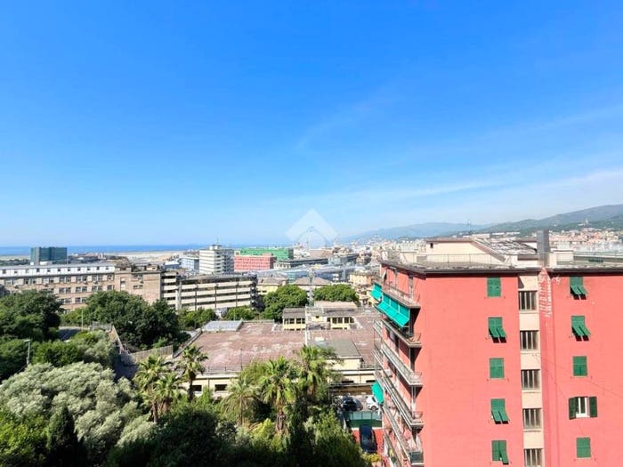 Appartamento con 5 locali in vendita in Via L Calda, Sestri Ponente, Genova