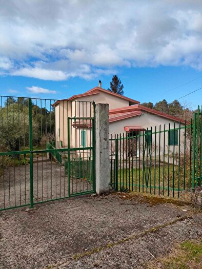 Casa con 8 locali in vendita in San Roberto