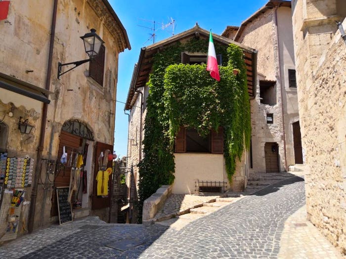 Casa bilocale in vendita in Piazza del Comune, Centro, Sermoneta