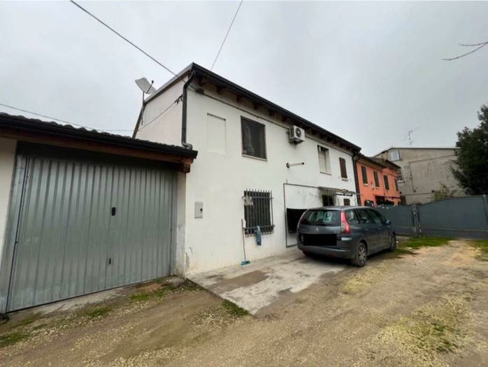 Casa bilocale in vendita in Via Confine, Concordia sulla Secchia