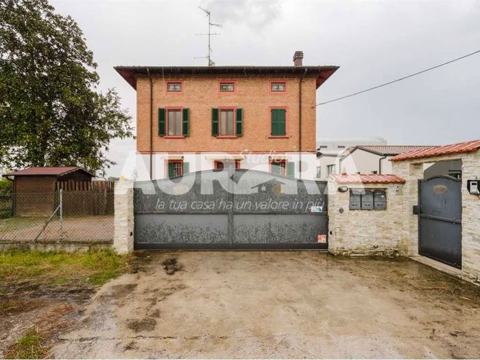 Casa con 6 locali in vendita in via nazionale, Sorbara, Bomporto