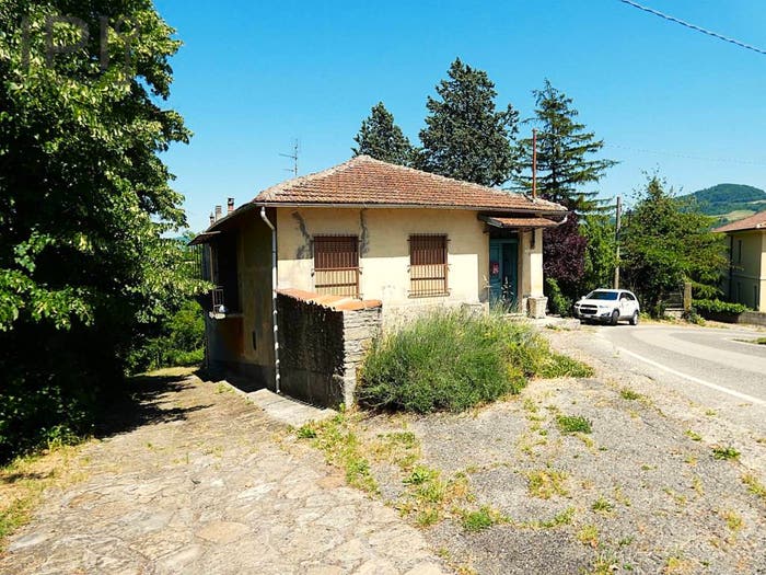 Casa con 6 locali in vendita in viale pietro porro, Mombaldone