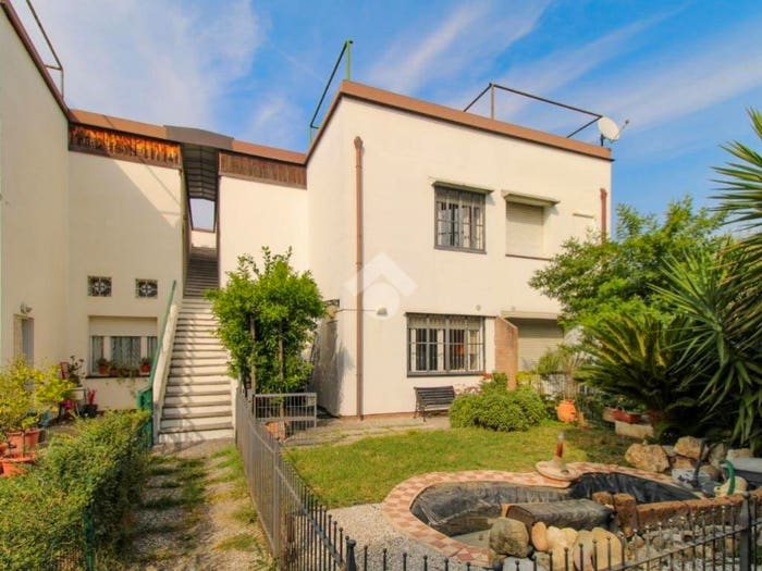 Casa quadrilocale in vendita in Via Burago, Cunettone Villa, Salò