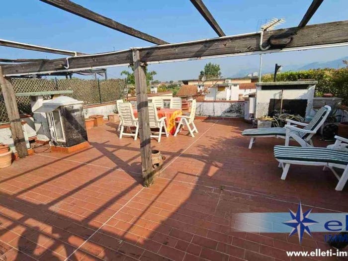 Appartamento quadrilocale in vendita in Marina di Massa Centro, Massa