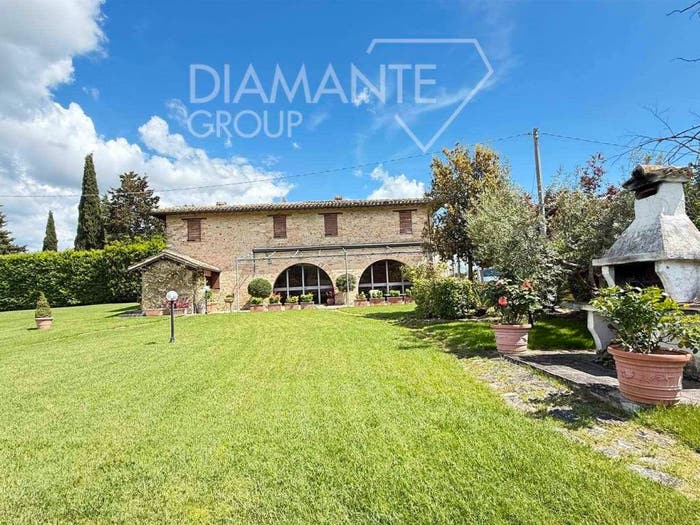 Casa con 6 locali in vendita in Centro, Montefalco