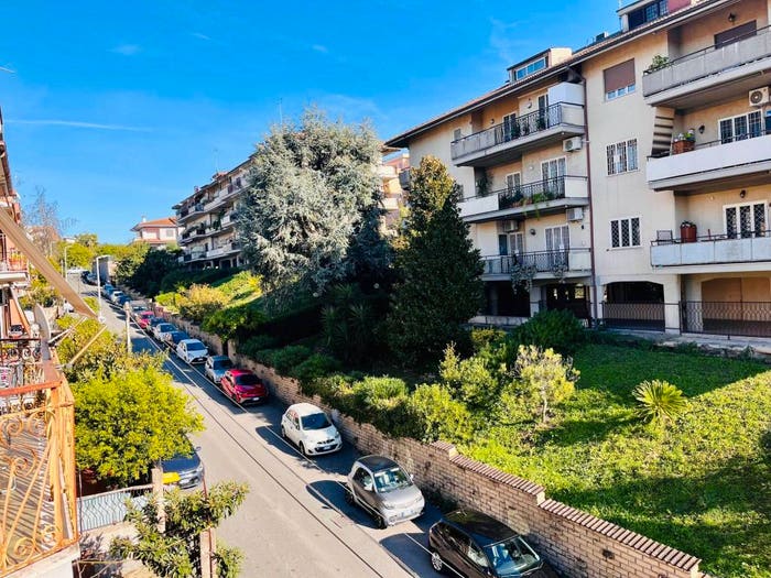 Appartamento trilocale in vendita in Via Vignale, Collina delle Muse, Roma