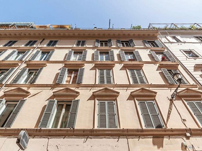 Appartamento quadrilocale in vendita in Via del Boccaccio, Barberini, Roma