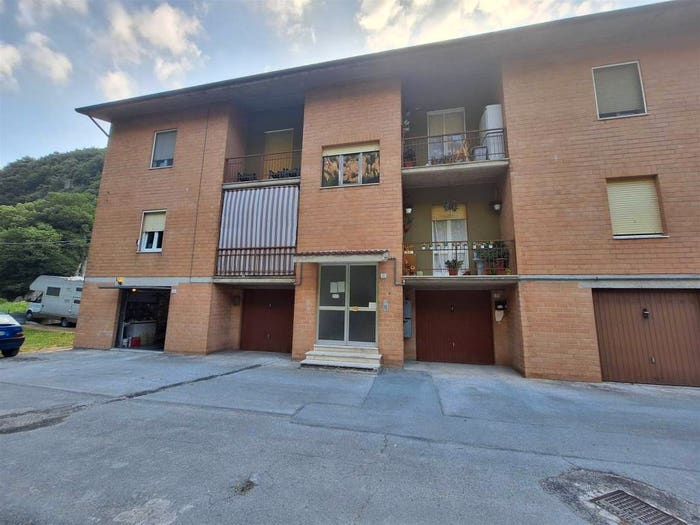 Appartamento quadrilocale in vendita in via nicola franceschini, Centro, Pioraco