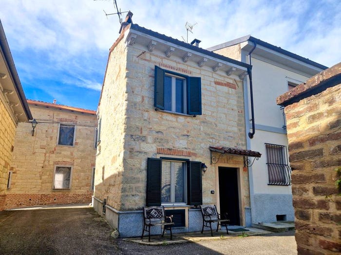 Casa bilocale in vendita in Via Regina Elena, Olivola