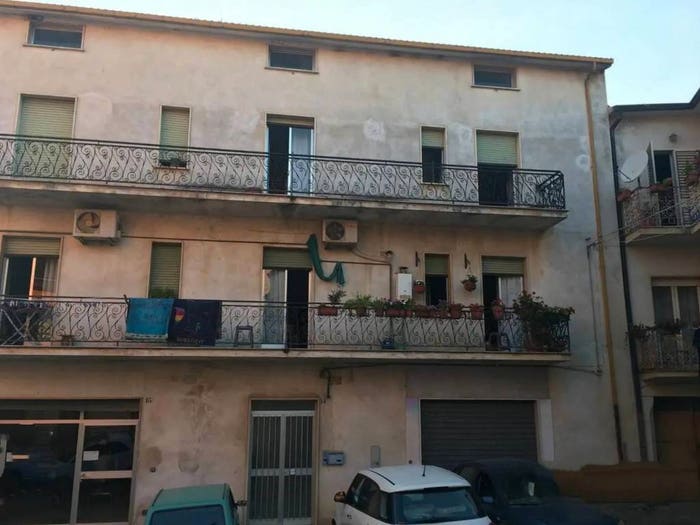 Appartamento con 5 locali in vendita in Via Pasquale Baffi, Santa Sofia d'Epiro
