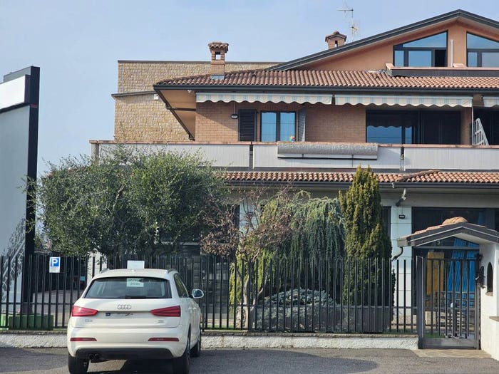 Casa quadrilocale in vendita in Corso Europa Unita, Scano Al Brembo, Valbrembo
