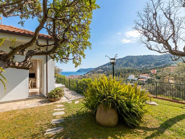Casa quadrilocale in vendita in Collina Centrale Parco Fuor del Vento, Alassio