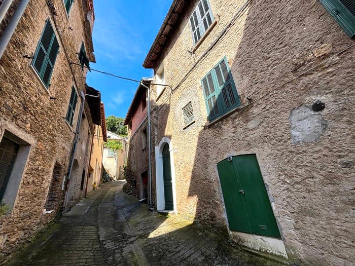 Casa quadrilocale in vendita in Via Annunziata, Case Rosse, Pornassio
