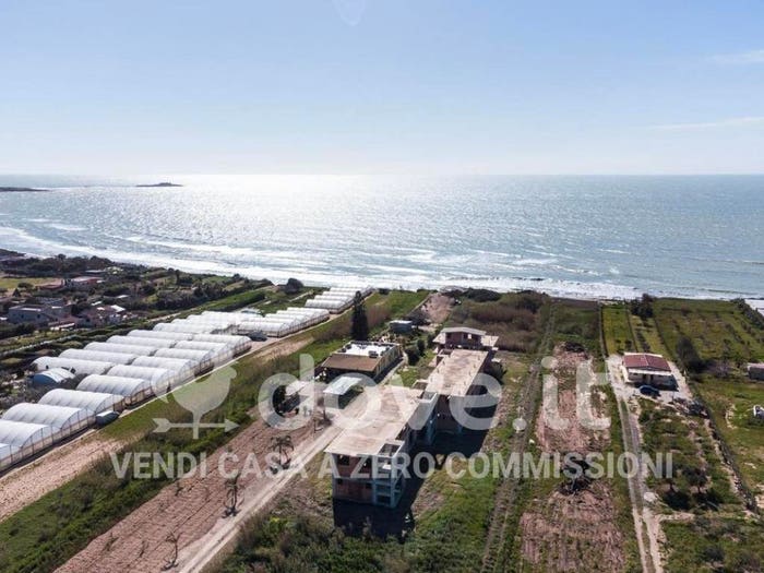 Casa con 6 locali in vendita in via Puntorio, Pachino