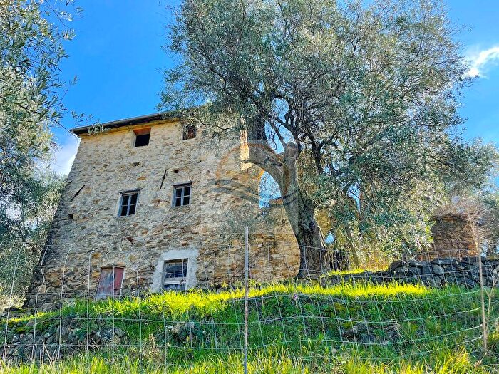 Casa trilocale in vendita in Via Generale Vincenzo Rossi, Due Strade, Bordighera