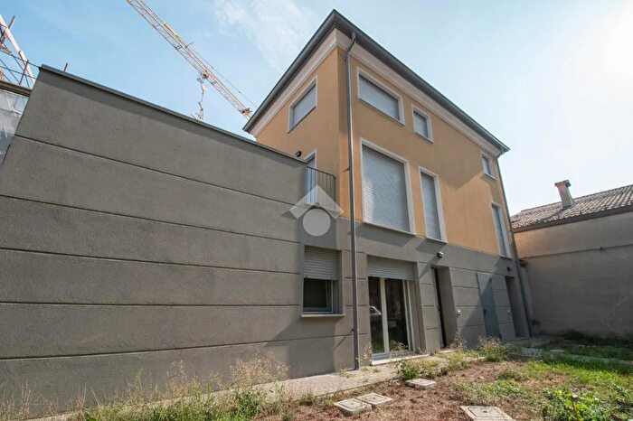 Casa trilocale in vendita in Via Bisi, Novi Di Modena