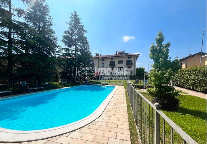Appartamento trilocale in vendita in Via mazzini, Lesmo