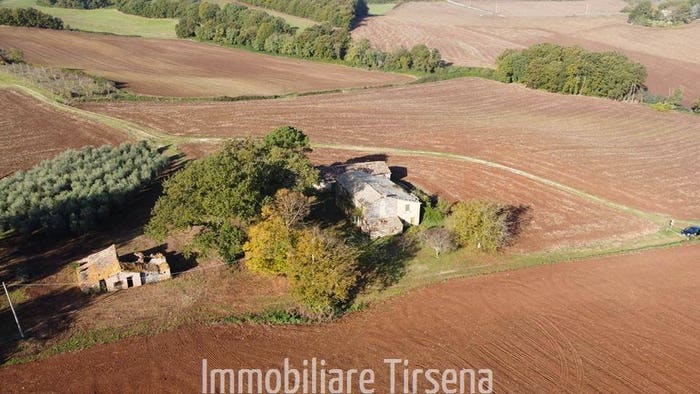 Casa con 5 locali in vendita in Lubriano