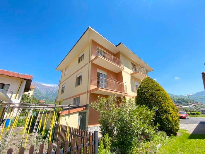 Casa con 6 locali in vendita in Via Vittorio Combe, Pomaretto