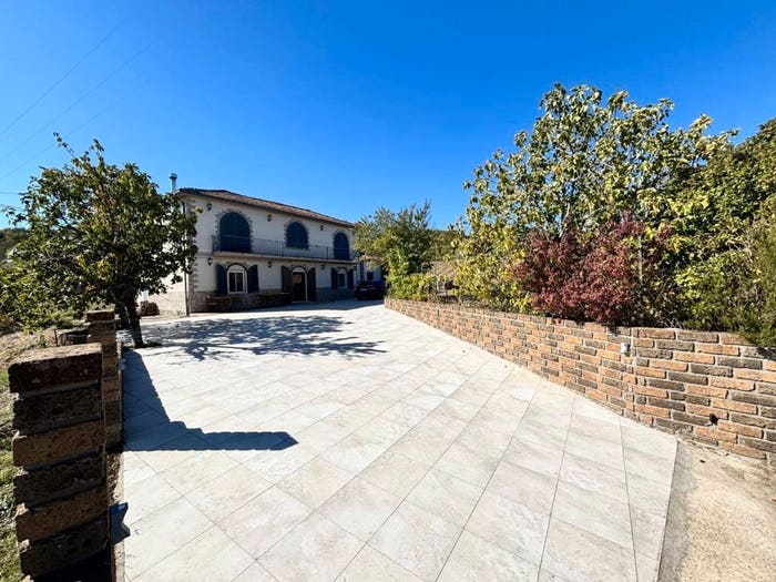 Casa quadrilocale in vendita in Contrada Santa Lucia, Trevico