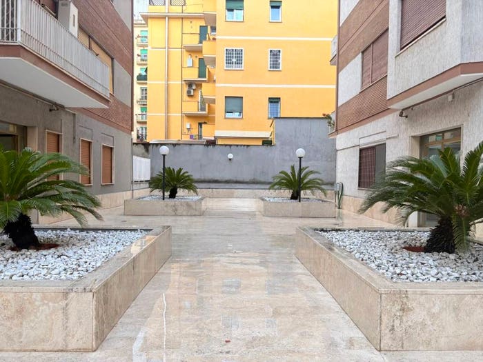 Appartamento con 5 locali in vendita in Via Carlo Denina, Appio Latino, Roma