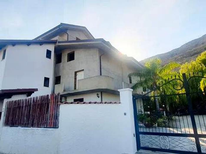 Casa con 6 locali in vendita in Via Dei Greci, Melito di Porto Salvo