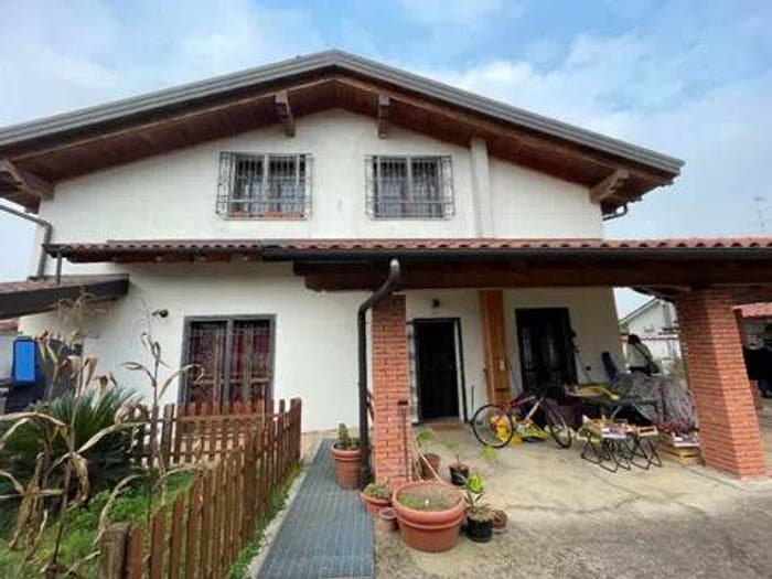 Casa con 6 locali in vendita in Via Cristoforo Colombo, Furato, Inveruno