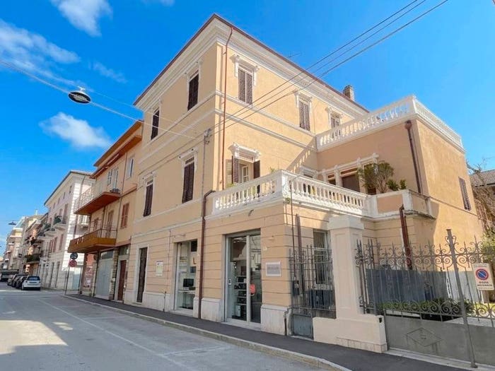 Casa con 6 locali in vendita in Via Marconi Guglielmo, Centro, Grottammare