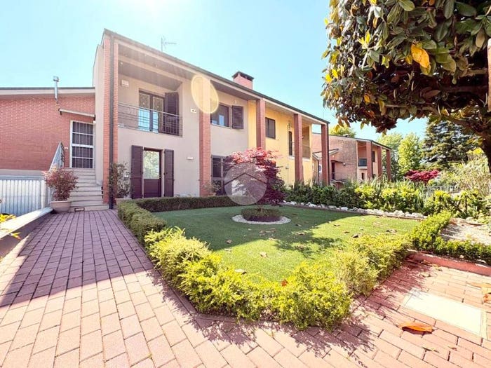 Casa quadrilocale in vendita in Via Ugo Fornasari, Centro, Castelvetro Piacentino