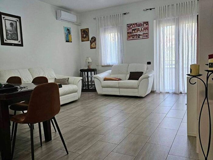 Appartamento quadrilocale in vendita in Via Monsignor Armando Fares, Santa Maria, Catanzaro