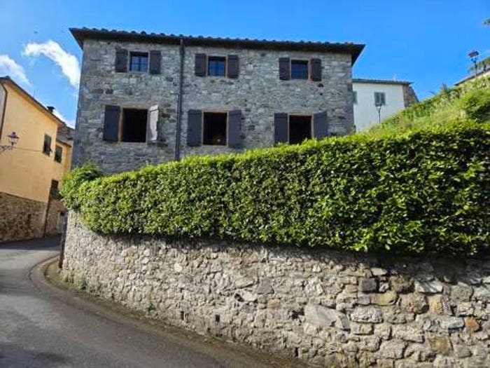 Appartamento quadrilocale in vendita in Via Nuova, Orciatico, Lajatico