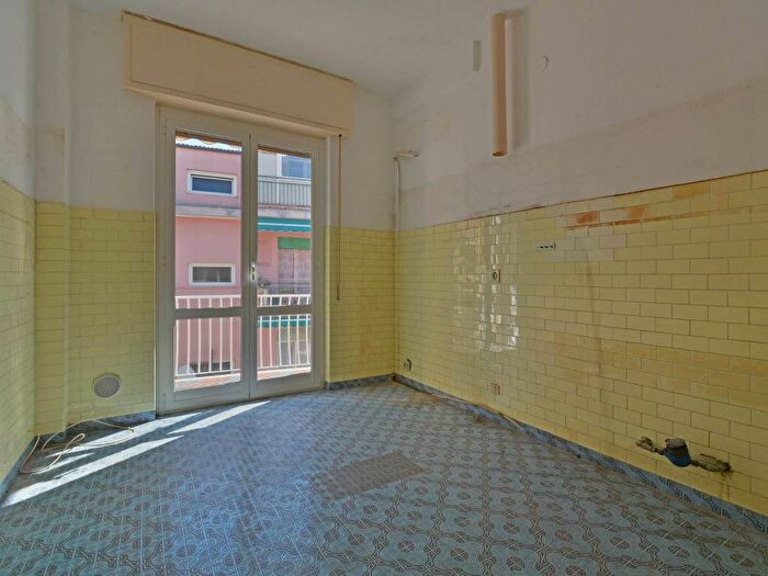Casa quadrilocale in vendita in Via Umberto Giordano, Centro, Loano