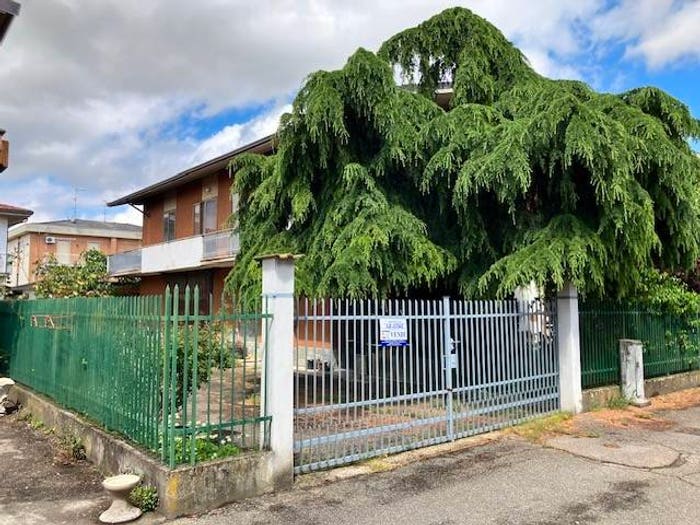 Casa con 6 locali in vendita in Via Teresio Olivelli, Centro, Mede