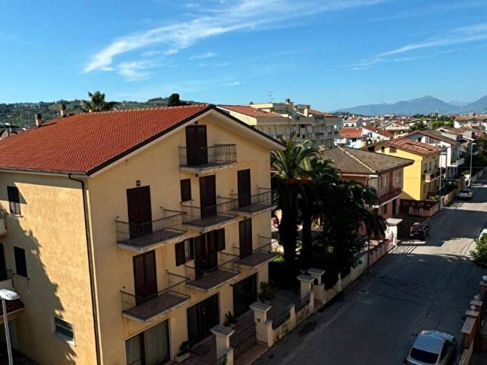 Appartamento trilocale in vendita in Via Giacomo Leopardi, Centro, Alba Adriatica