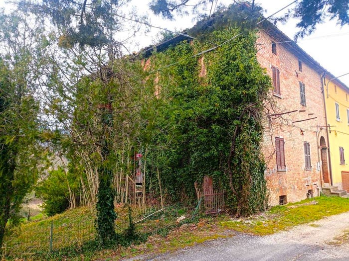 Casa quadrilocale in vendita in FRAZIONE MARENELLA, Fabriano