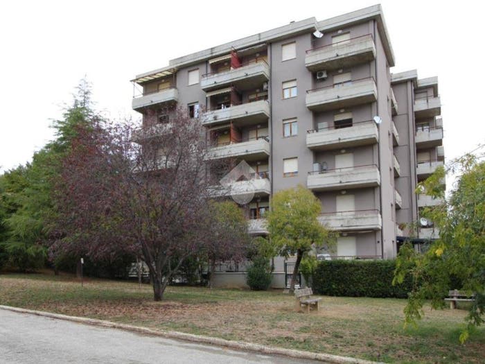 Appartamento quadrilocale in vendita in Via Andrea Bafile, Centro, Teramo