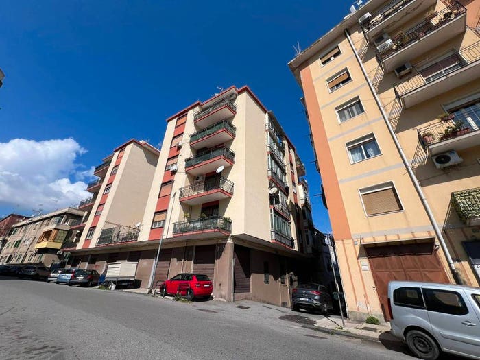 Appartamento trilocale in vendita in Via Gerobino Pilli, Camaro Inferiore, Messina