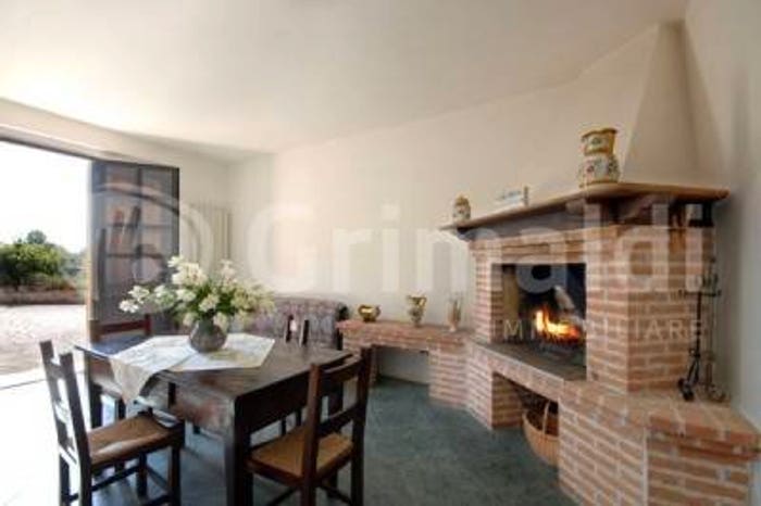 Casa con 6 locali in vendita in Via Tiberina, Centro, Deruta